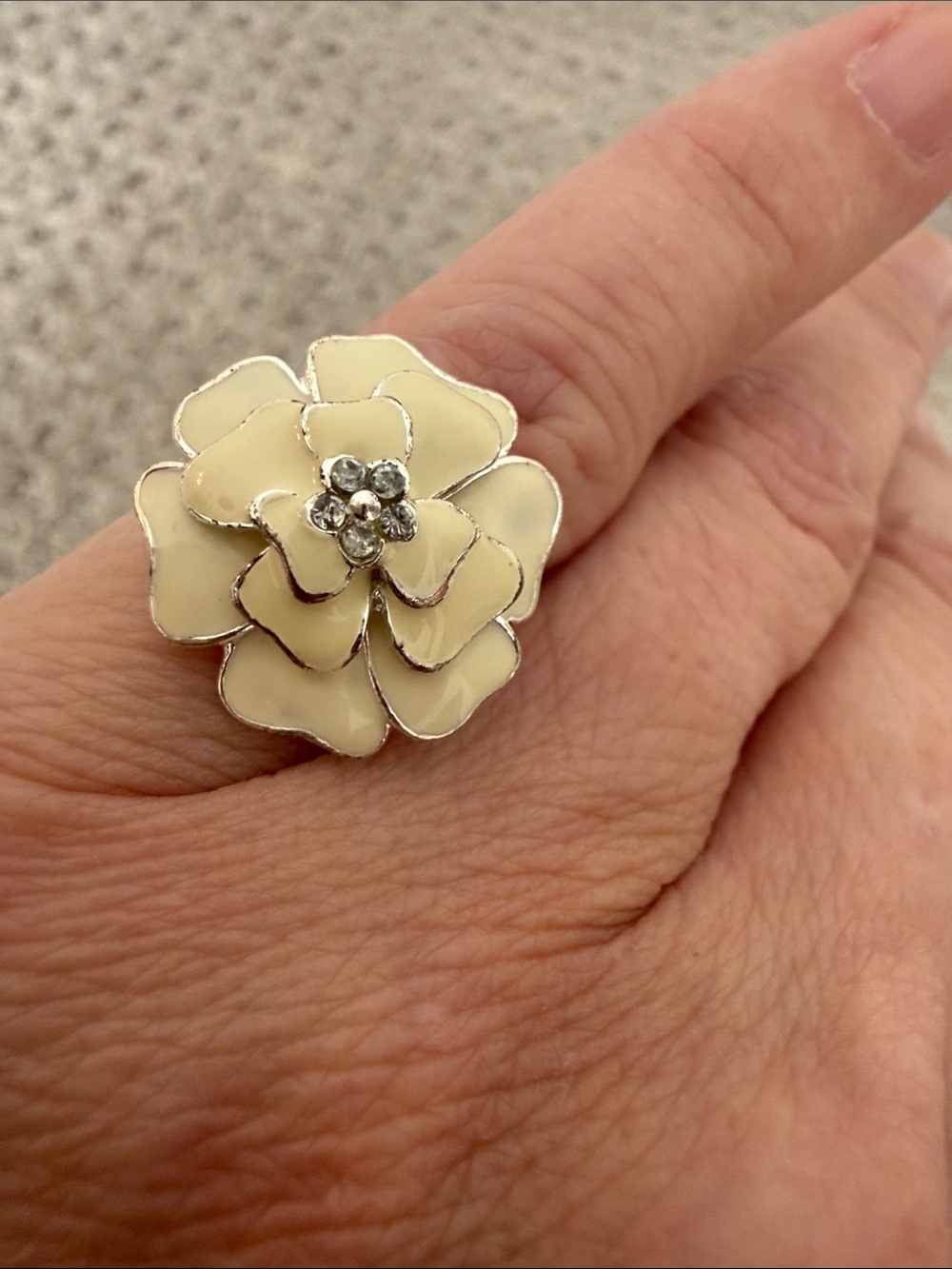 Women (sm) or Girls Stella & Dot Cream Enamel Floral Ring w/ Rhinestone Cluster